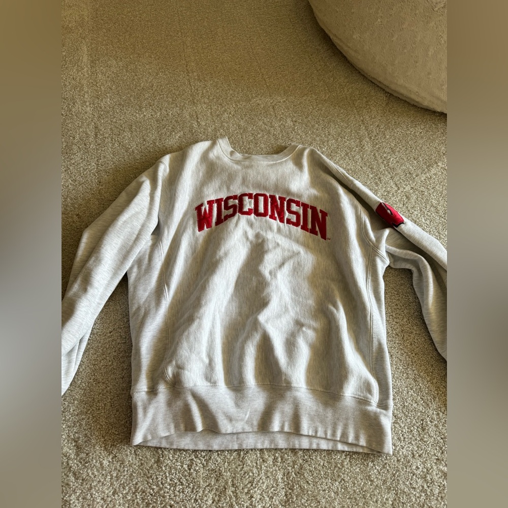 Signature Concepts - Medium Crewneck - U of Wisconsin